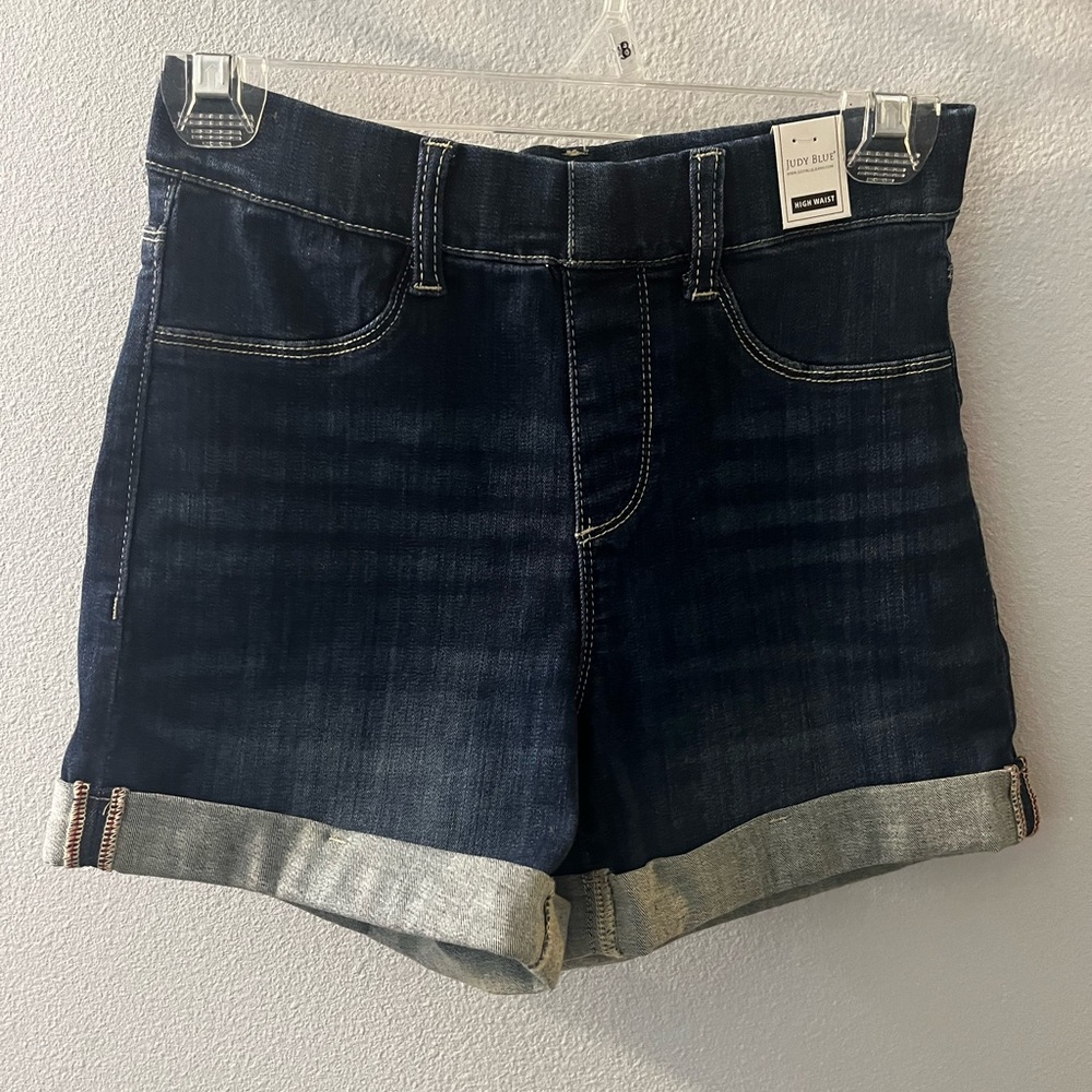 NWT Judy Blue slip on, high waisted dark denim short. Size S